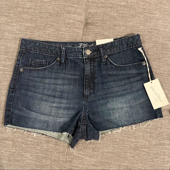 NWT Universal Threads high rise jean shorts 6 - Picture 3 of 9